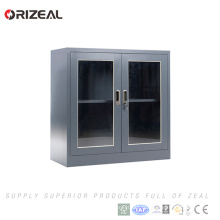 Armoire en acier Orizeal 2 battante en verre avec 1 tablette ajustable et poignée en plastique (OZ-OSC029)